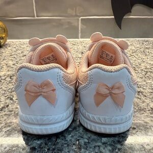 Asics Kids Sneakers in Pink and White